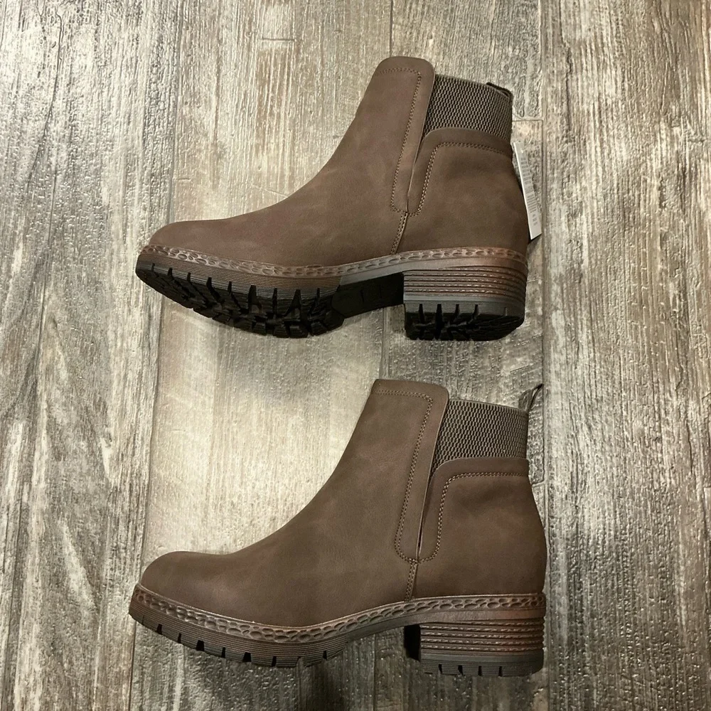 Elegant Brown Ankle Booties Size 8
